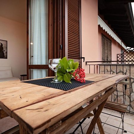 Casa Paris Lägenhet Sale Marasino Exteriör bild