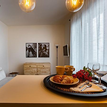 Casa Paris Lägenhet Sale Marasino Exteriör bild