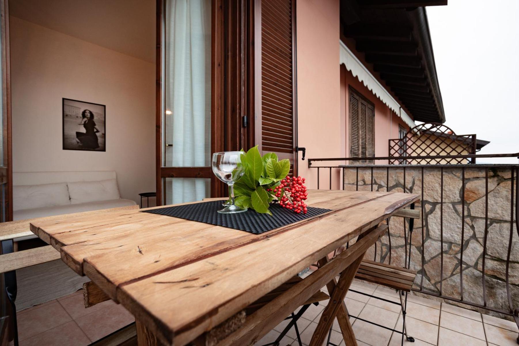 Casa Paris Lägenhet Sale Marasino Exteriör bild